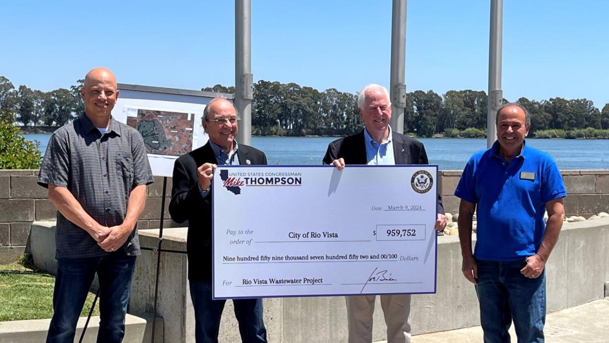 Phot of Rep. Thompson and representatives from Rio Vista holding a large check 