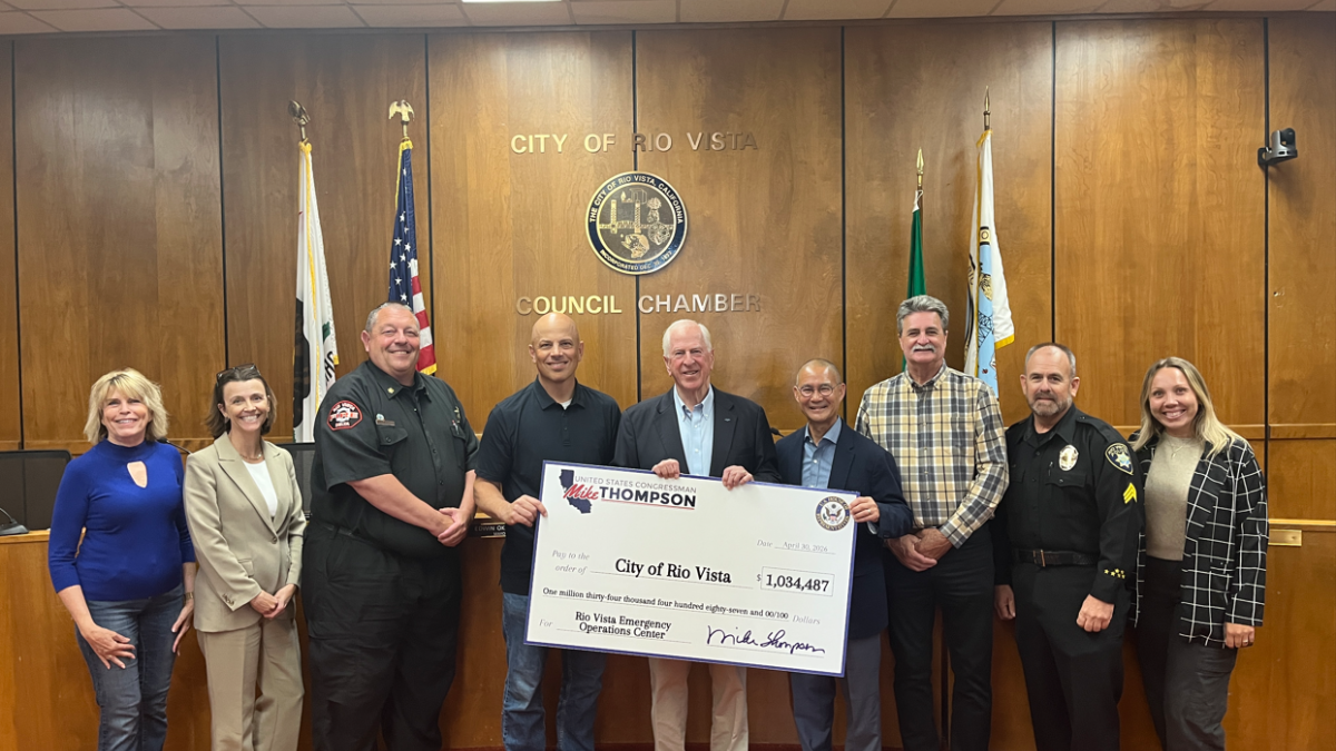 Rep. Thompson presented a check to the City of Rio Vista for its Emergency Operations Center.