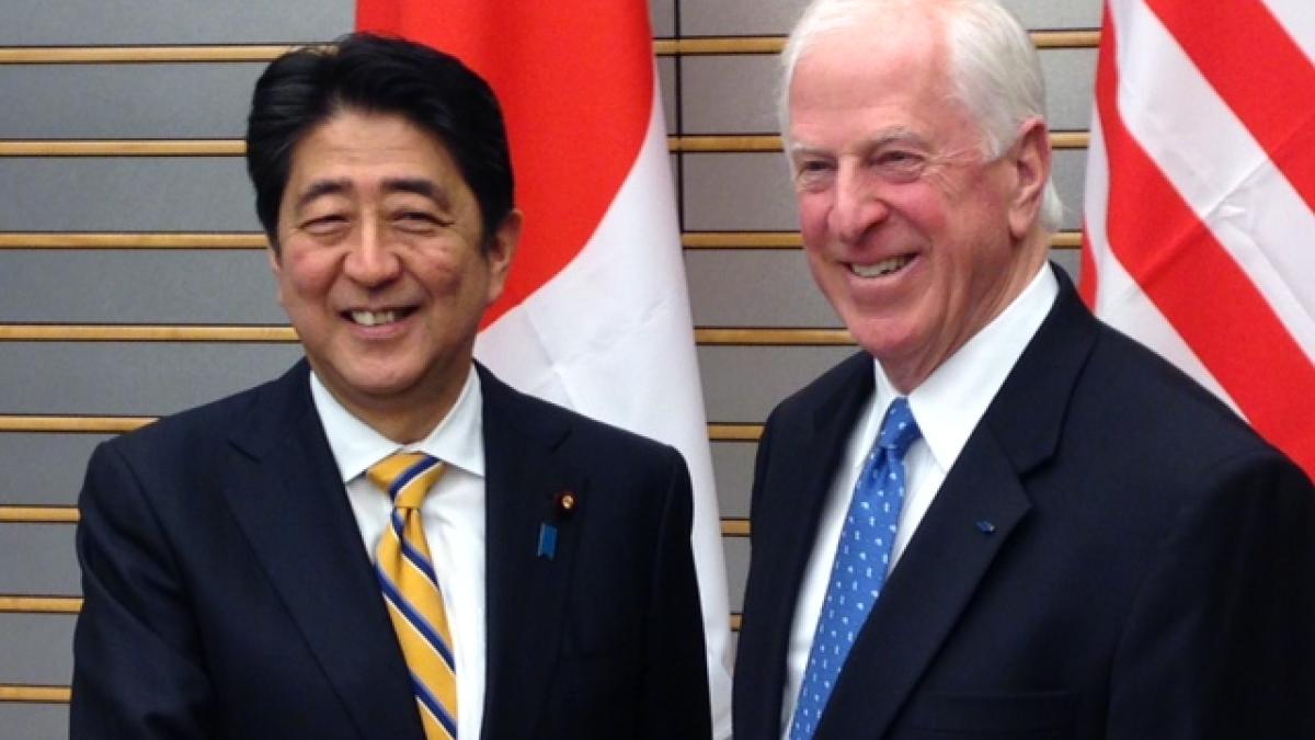 Rep. Thompson shakes hands with Japanese Prime Minister Abe