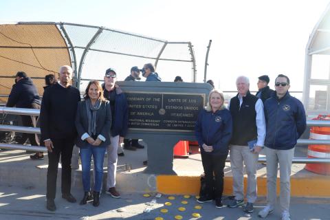 Thompson Visits Border